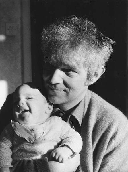 Thomas Harlan mit seinem Sohn Chester, 1972